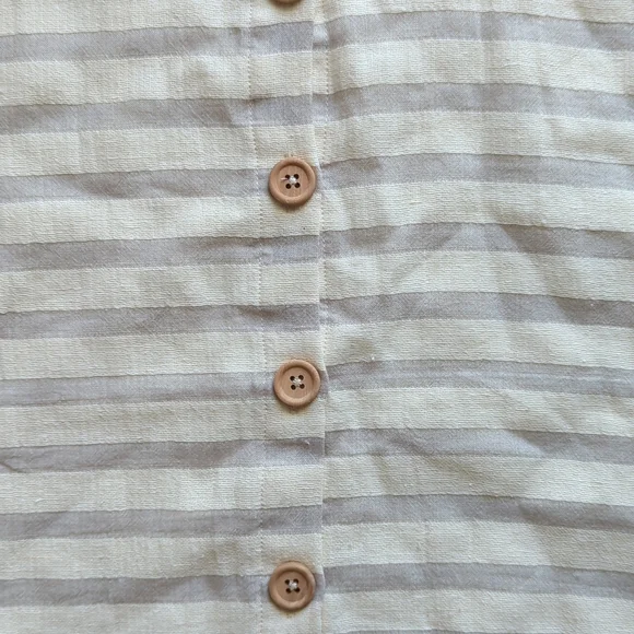 NWT Roolee Striped Cropped Button Up Size Medium - Picture 3 of 7